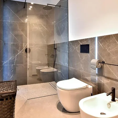 2 Bedroom Lovely In Trappeto Apartment *