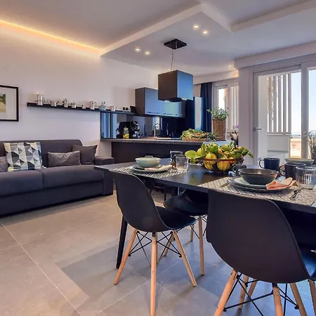 2 Bedroom Lovely In * 트라페토