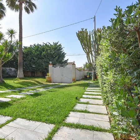 شقة 2 Bedroom Lovely In